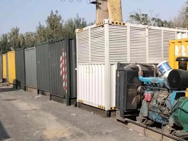 东莞200KW柴油发电机机组每小时油耗是多少?